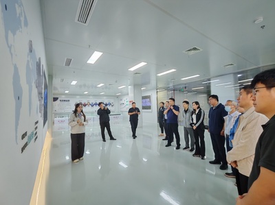 管理工程學(xué)院赴鄭州比亞迪及海一云商開展市場調(diào)研與訪企交流